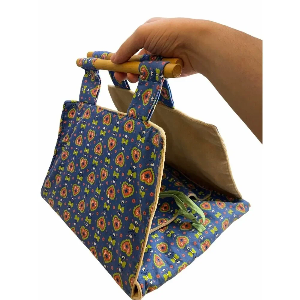 #4513 VTG Casserole carrier with wood handles 12x12 blue floral print fabric